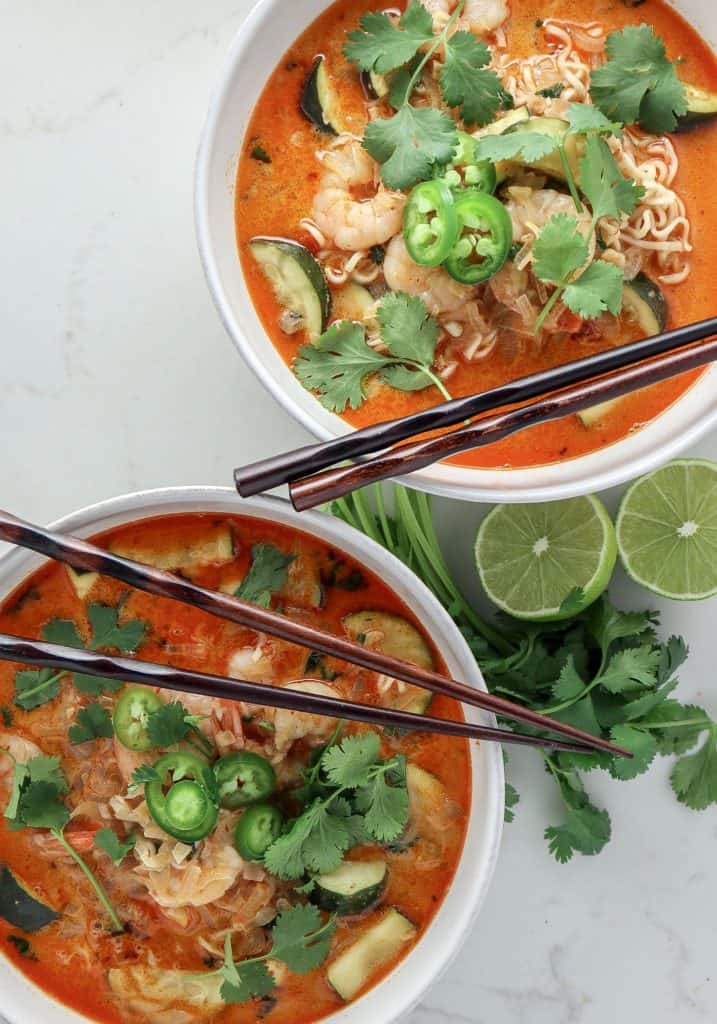 Red Curry Shrimp Ramen Noodles - Tipps in the Kitch
