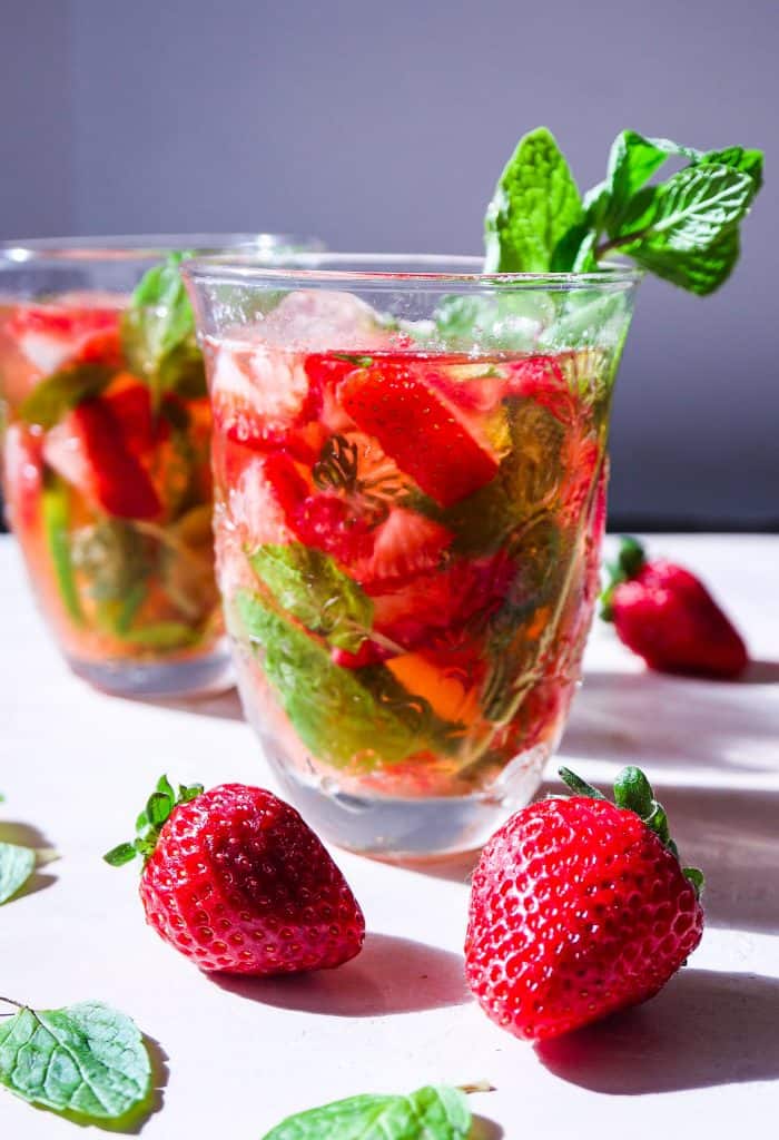 Super Easy Strawberry Mojito Recipe