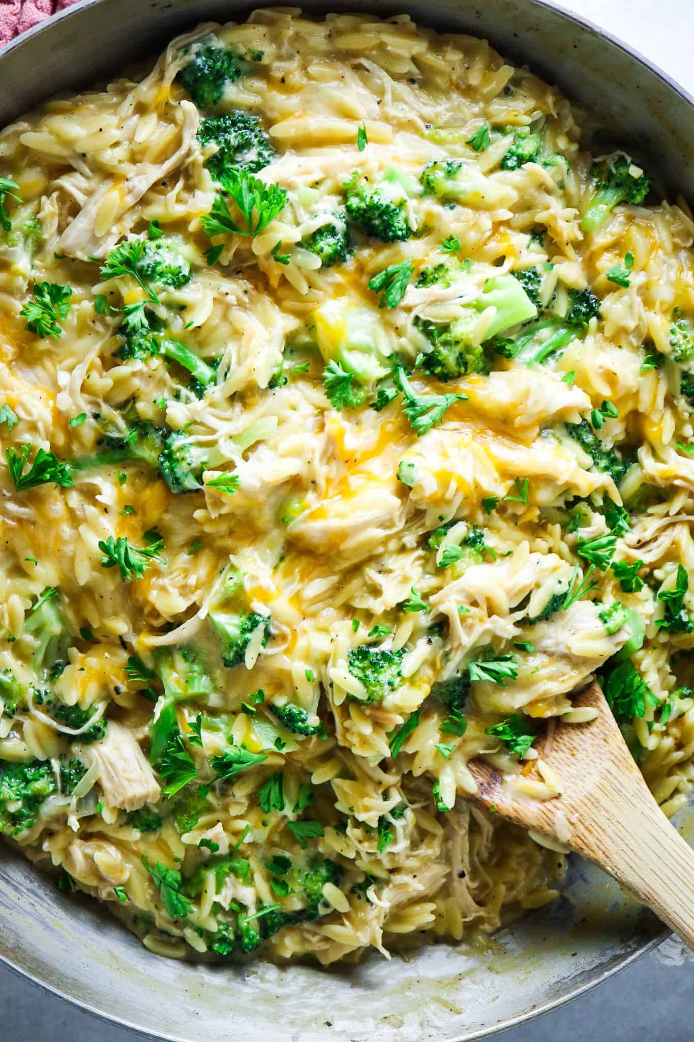 One Skillet Cheesy Chicken & Broccoli Orzo Tipps in the Kitch