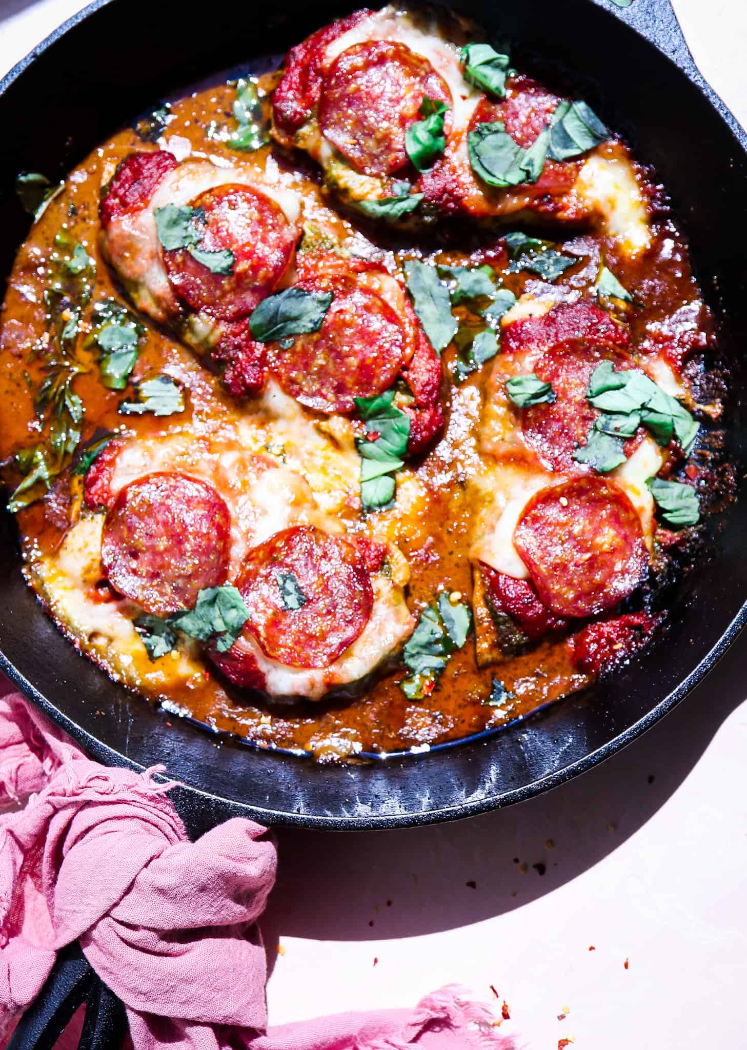 Pepperoni Pizza Chicken Skillet Tipps in the Kitch
