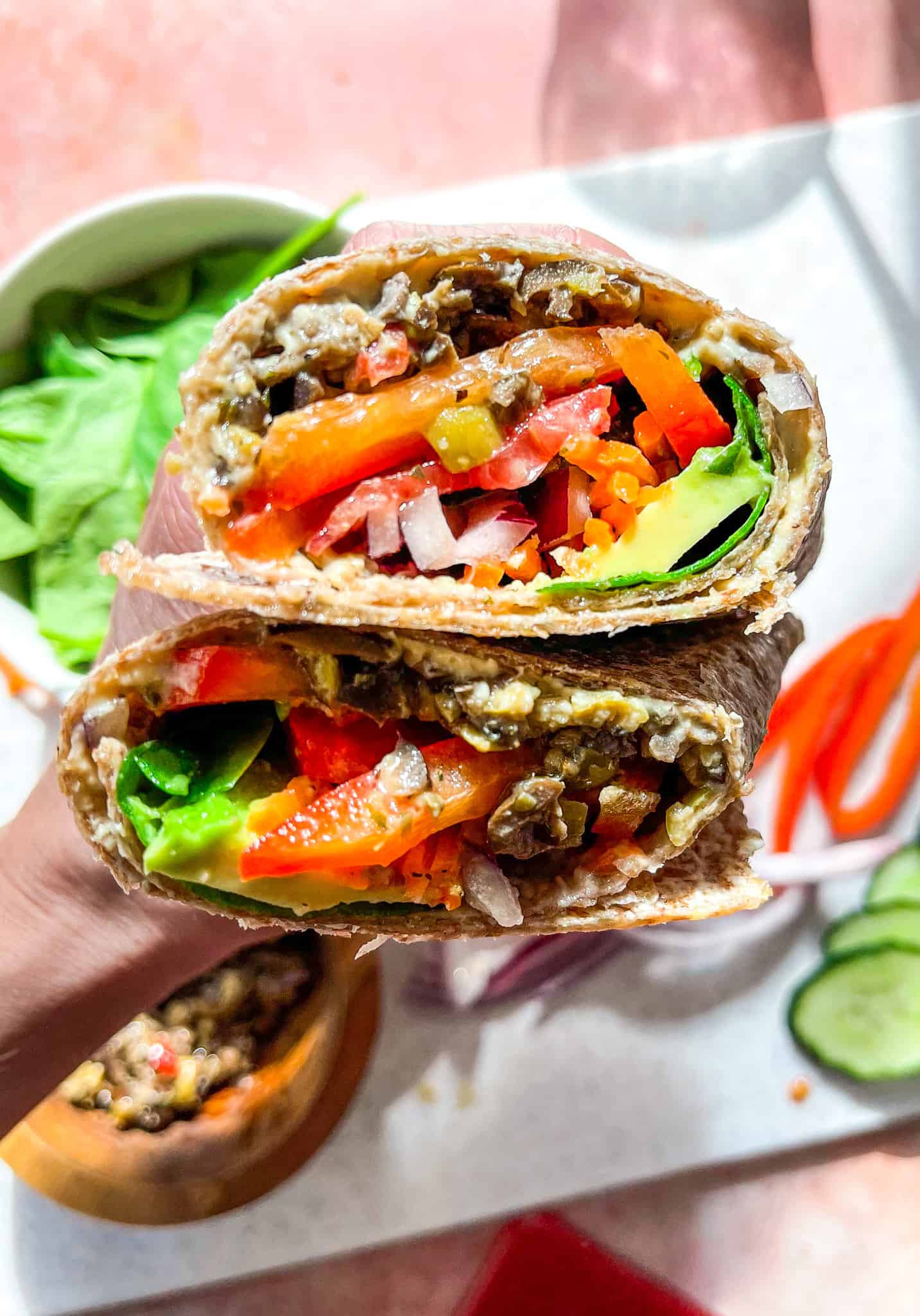 10 Minute Hummus Avocado Wrap Tipps in the Kitch