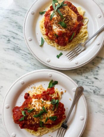 easy crockpot chicken Parmesan with fresh basil and garlic breadcrumbs